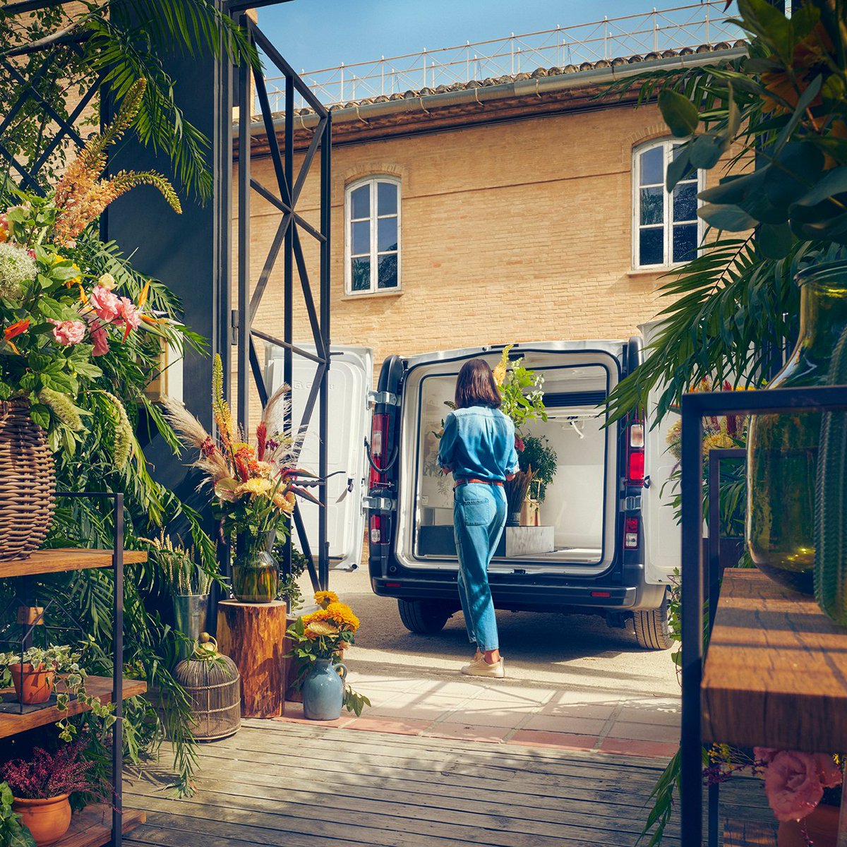 Tahermo_Renault's tweet photo. Descubre #Renault #Trafic Furgón y sus 14 configuraciones disponibles en Tahermo
#vehículosconfigurables #tahermo #málaga https://t.co/NZXANKlpXP