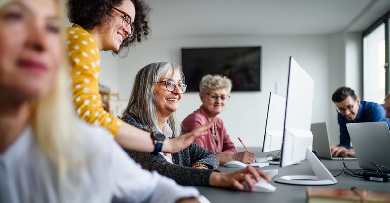 Cedefop's tweet photo. 🔹🔸 We are exploring what really drives adult learning. Workplace #learning that empowers people pays off in terms of workers’ wellbeing and the corporate bottom line.
Cedefop Exec Dir @JuergenSiebel at @Bruegel_org's event.
👀 Read more 🔽