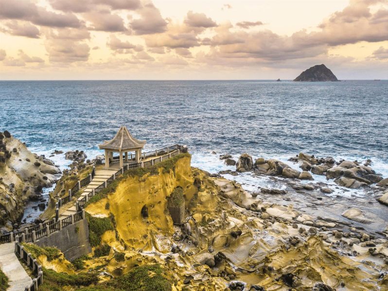 NOTICIASTaiwan's tweet photo. Vistas marinas 🌊
Los impresionantes paisajes del Parque de la Isla #Heping atraen a visitantes de toda la nación a la ciudad de #Keelung, sita en la parte norte de #Taiwan🇹🇼. (Foto cortesía de la Oficina de Turismo) https://t.co/KfRt9USjqK