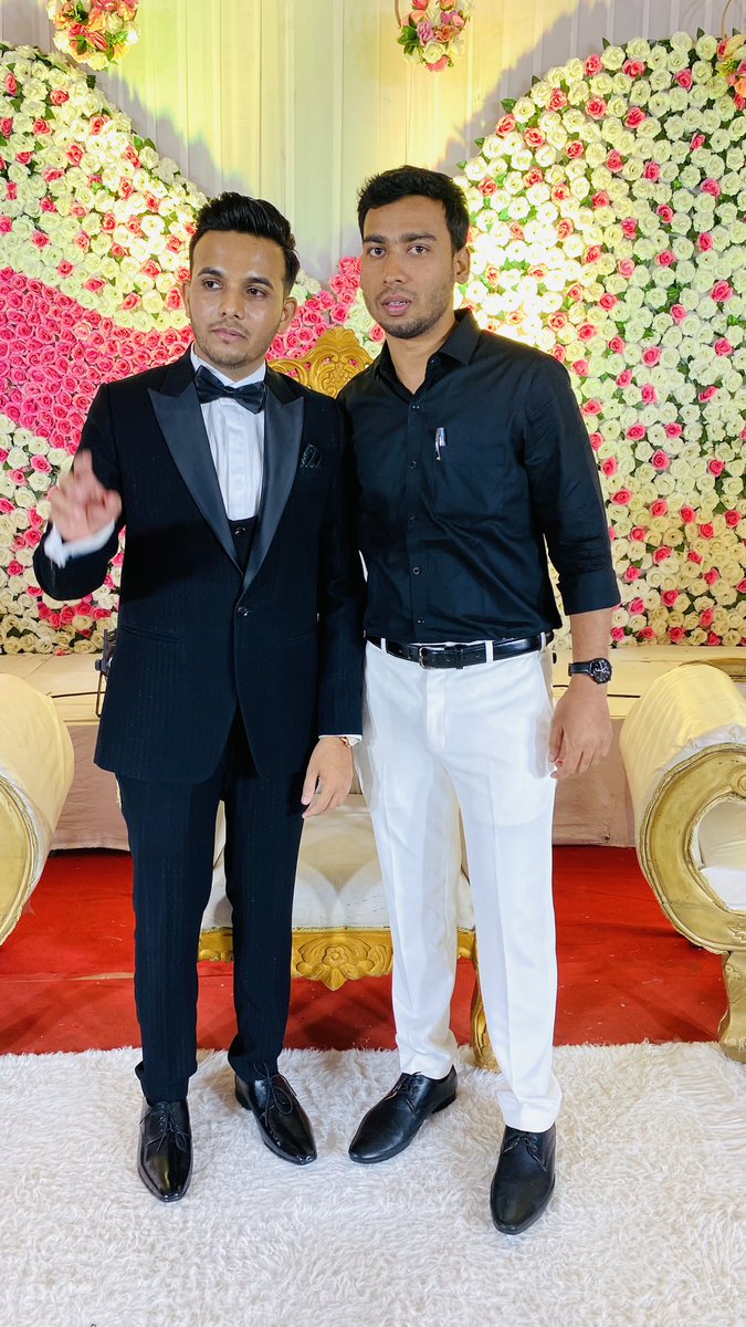 shaan_124's tweet photo. #weddingbro @i_kashiff @RaziAhmedAnsar7 @Nazim_Ans7841 #FRIENDS4EVER 💙 https://t.co/69aBgk2TzQ