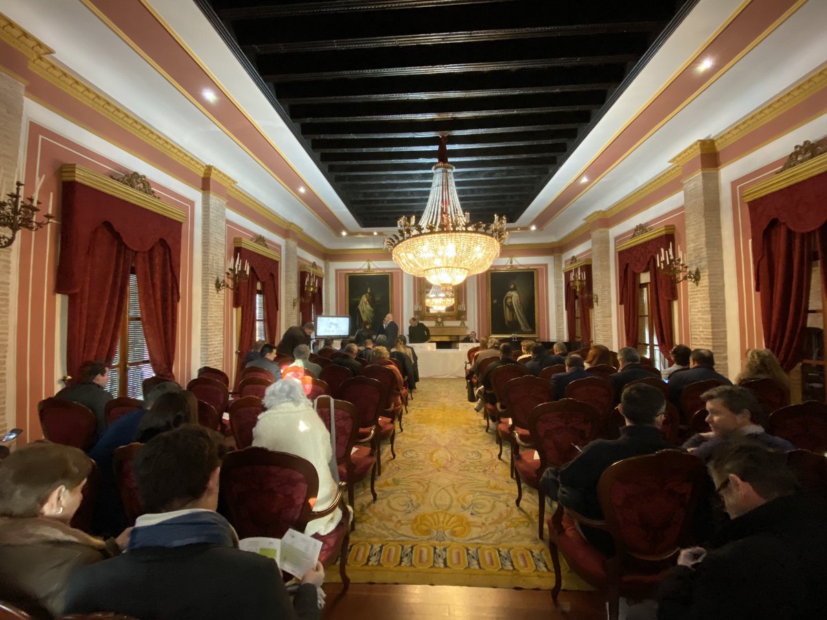 Damos comienzo a las conferencias de tecnificación de esta jornada. La primera intervención corre a cargo de Joaquín Morillo, director operativo de <a href="/OleicolaJaen/">Oleícola Jaén • Aoveland</a> #UnbrindisxelolivoRM