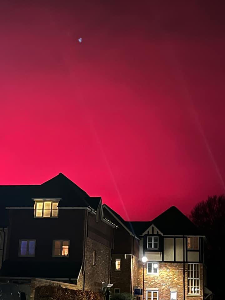 LittleStourOrch's tweet photo. When we’re Thanet Earth given permission to turn our skies pink?? Horrific light pollution @Mikeyg169 @SirRogerGale https://t.co/qjiClw93sM