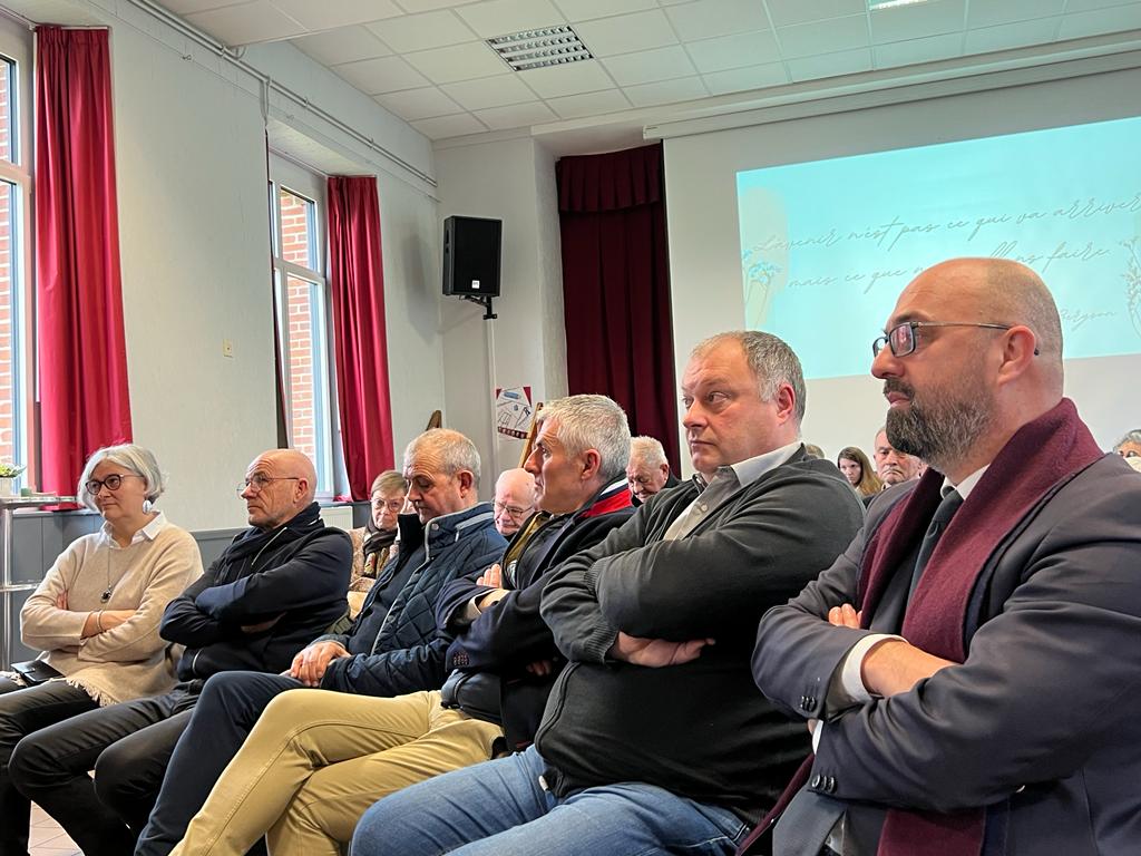 FrancoiseGatel's tweet photo. [Voeux 2023]🎊
Merci à Madame le Maire et aux élus pour ces vœux résolus.
Etrelles illustre la force et le dynamisme des élus locaux, ces inventeurs de possibles.
#VitréCommunauté #Etrelles https://t.co/3DLw7eXgQ7