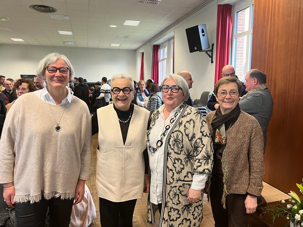 FrancoiseGatel's tweet photo. [Voeux 2023]🎊
Merci à Madame le Maire et aux élus pour ces vœux résolus.
Etrelles illustre la force et le dynamisme des élus locaux, ces inventeurs de possibles.
#VitréCommunauté #Etrelles https://t.co/3DLw7eXgQ7