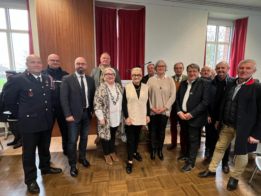FrancoiseGatel's tweet photo. [Voeux 2023]🎊
Merci à Madame le Maire et aux élus pour ces vœux résolus.
Etrelles illustre la force et le dynamisme des élus locaux, ces inventeurs de possibles.
#VitréCommunauté #Etrelles https://t.co/3DLw7eXgQ7