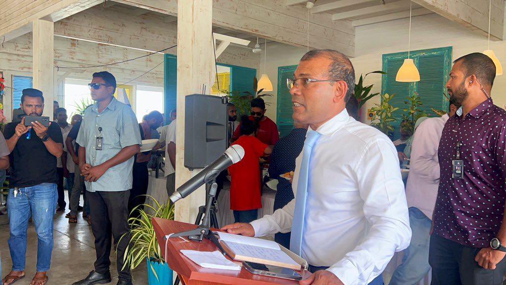 Balgisranin's tweet photo. There are those who tell us to give up hope. Well, I'm here to tell you that we refuse to give up hope. We refuse to be quiet. - president @MohamedNasheed #FikureggeDhirun https://t.co/3MTFqXT0OA