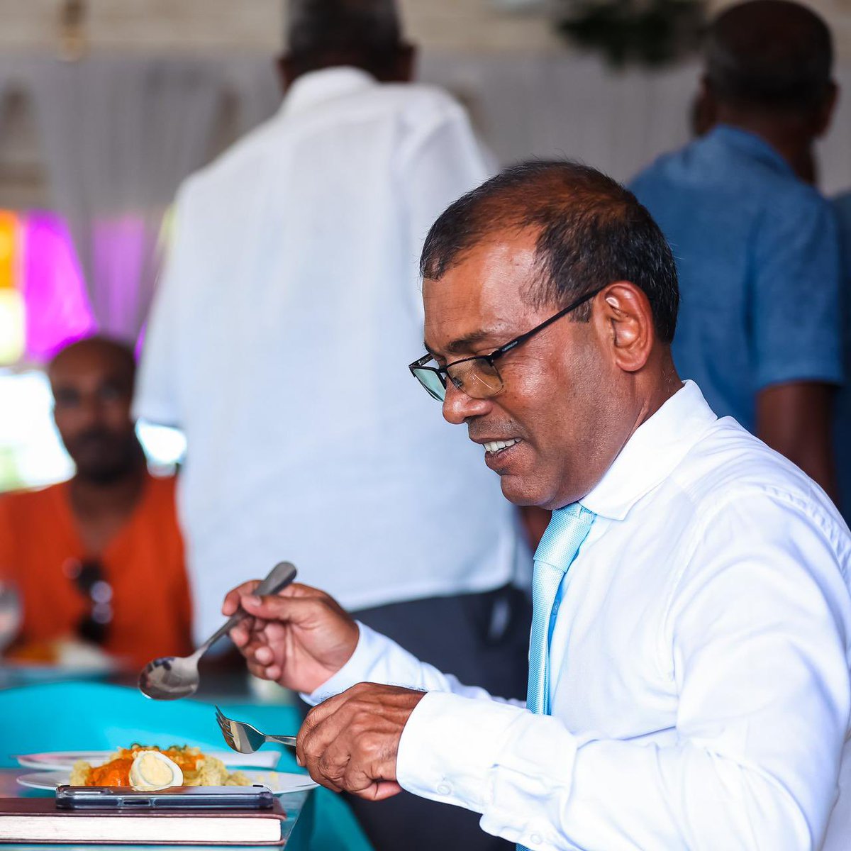 Balgisranin's tweet photo. There are those who tell us to give up hope. Well, I'm here to tell you that we refuse to give up hope. We refuse to be quiet. - president @MohamedNasheed #FikureggeDhirun https://t.co/3MTFqXT0OA