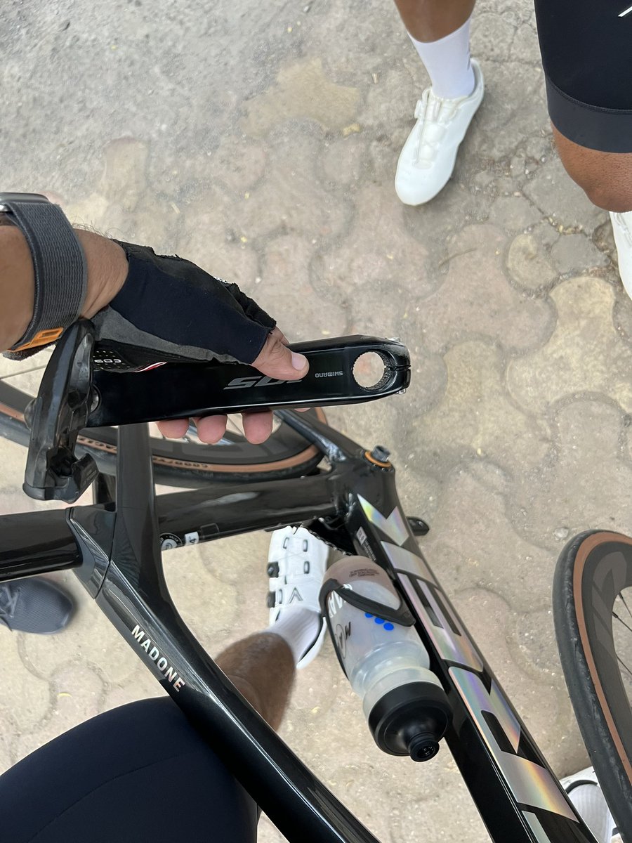 roshansirohia's tweet photo. @TrekBikes @TrekBikesIndia Within 1 week of getting my new SL6 #madone , the left crank just fell off while riding at almost 25kph! 

I doubt your quality &amp; assembly standards and as premium customers we don’t deserve such life threatening ride experiences! @ambikacycles https://t.co/YNBH31q9aZ