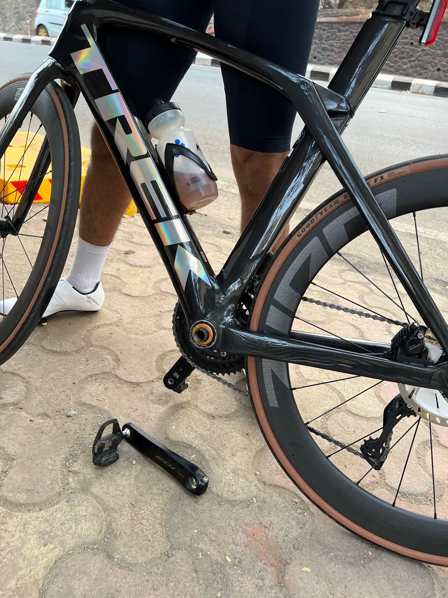 roshansirohia's tweet photo. @TrekBikes @TrekBikesIndia Within 1 week of getting my new SL6 #madone , the left crank just fell off while riding at almost 25kph! 

I doubt your quality &amp; assembly standards and as premium customers we don’t deserve such life threatening ride experiences! @ambikacycles https://t.co/YNBH31q9aZ