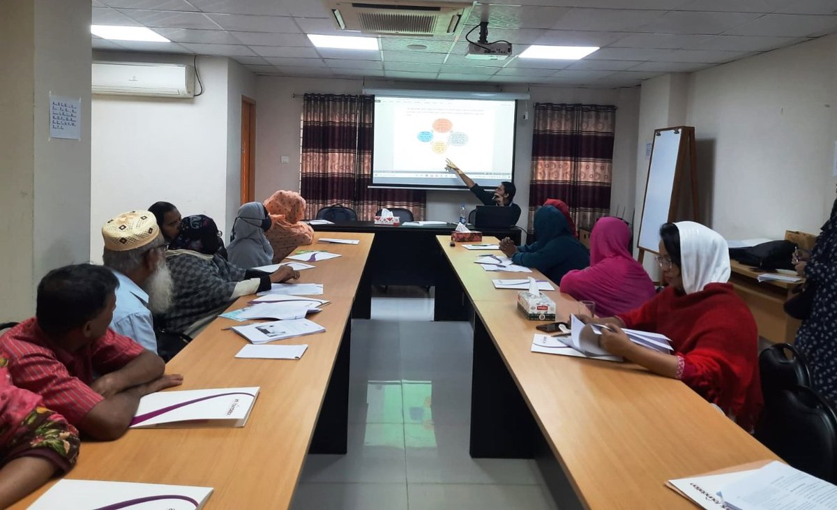 DiaDeM_BD's tweet photo. Ashraful Alam Anas of BADAS-CHRI conducting a sharing and feedback session of DiaDeM intervention materials with CAP members organized by @arkfoundation1 in Dhaka yesterday. @DiaDeM_NIHR https://t.co/aeWPQPatHi