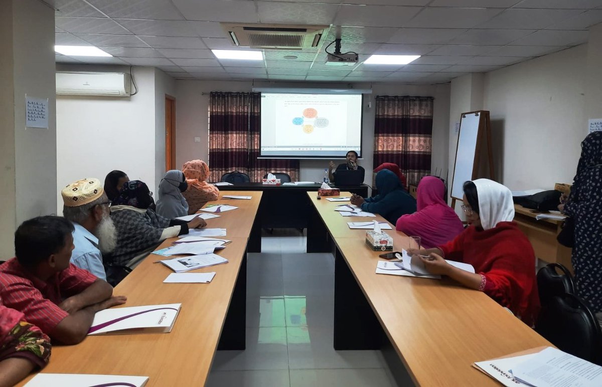 DiaDeM_BD's tweet photo. Ashraful Alam Anas of BADAS-CHRI conducting a sharing and feedback session of DiaDeM intervention materials with CAP members organized by @arkfoundation1 in Dhaka yesterday. @DiaDeM_NIHR https://t.co/aeWPQPatHi