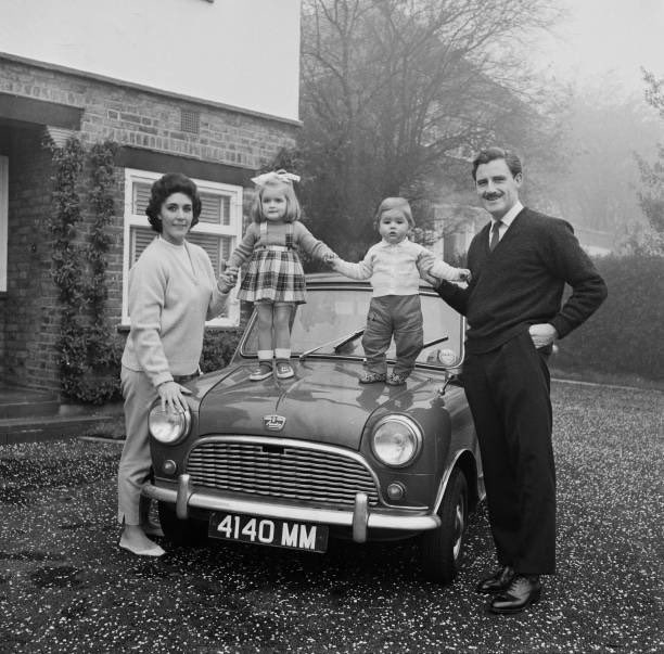 TT_GrahamHill's tweet photo. @Superstar_Cars: '#MiniMonday you say? How about this fabulous family photo of two of our long time racing heroes, Damon Hill and Graham Hill, with Damon’s mum Bette and sister Brigitte. 

📷 Evening Standard, November … https://t.co/ujK9A0NABH, see more https://t.co/hF8tMd4e7U