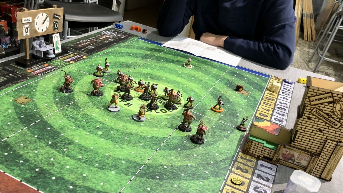 Khuzdul_'s tweet photo. Jornada 5 de la #HBBLX en @Habemus_Ludum partido contra humanos, un partido muy cerrado un rival duro con una defensa férrea, lesionados para humanos y KO para Nurgle y ahí radicó la diferencia, 1-0 para los putrefactos y ahora a afrontar la recta final de la liga regular https://t.co/zEDK73rY0E