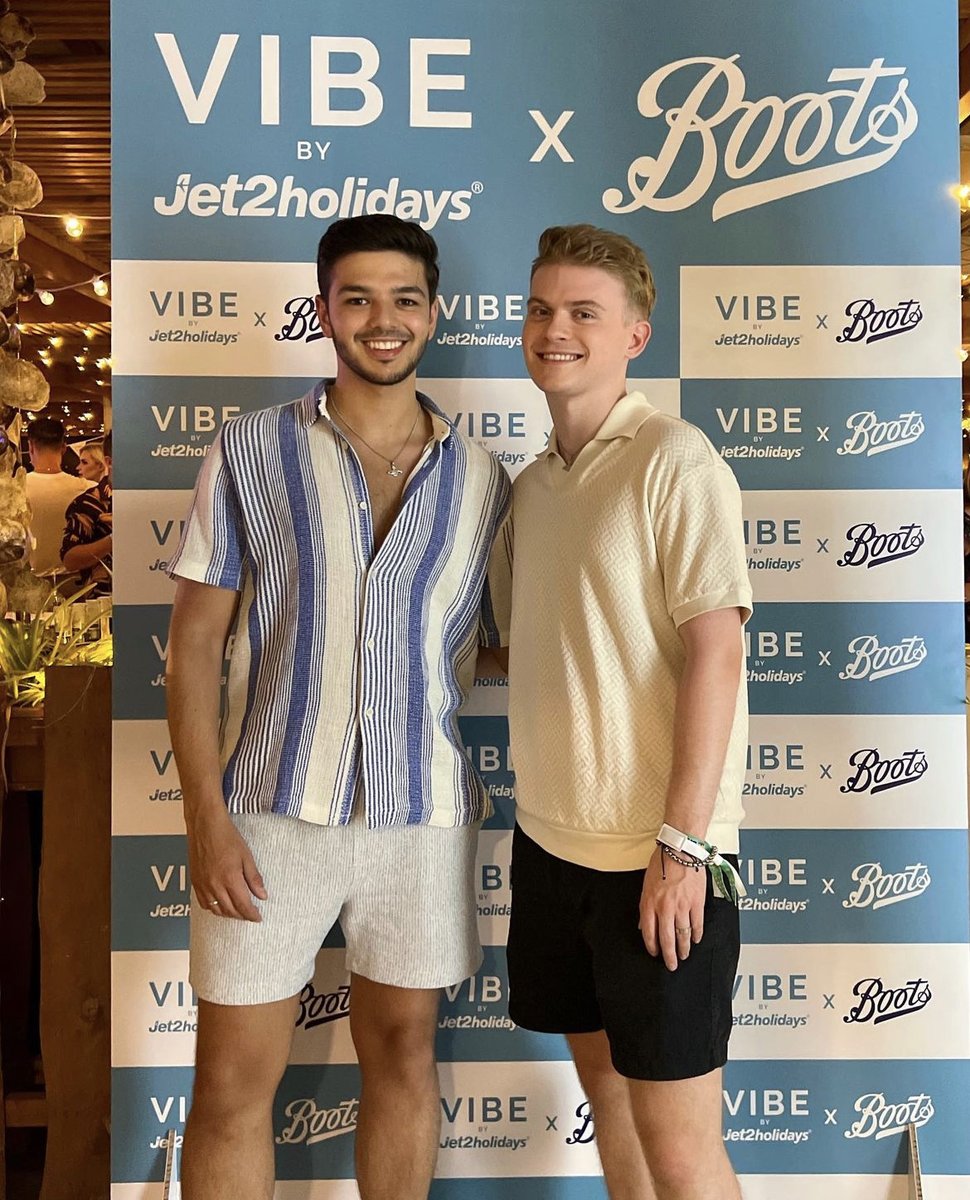jet2vibe's tweet photo. Throwback to when we spent all summer throwing pool parties at @BHMallorca with a few famous faces... what do you want to see from us this year?
#BHMallorca #Mallorca #TomZanetti #CharlieSloth #PoolParty https://t.co/yzpMmNjDNB
