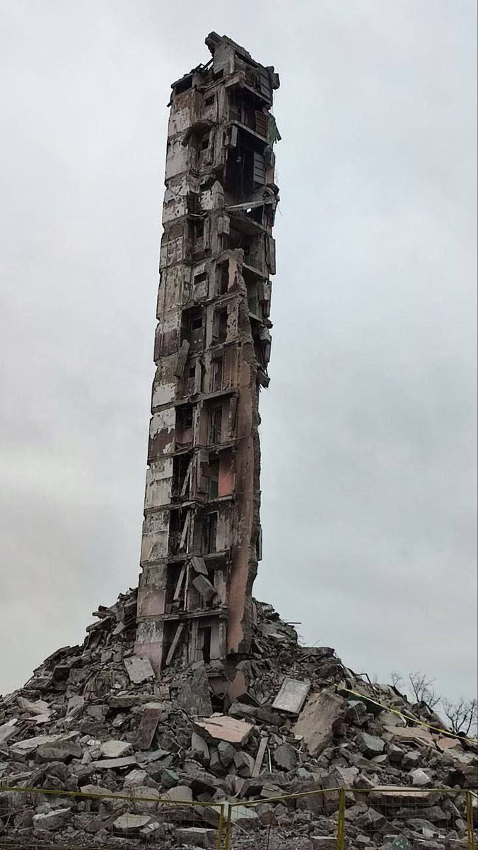 SergeyUsik's tweet photo. @GuidoCrosetto Non ci sono parole del genere per descrivere ciò che la Russia sta facendo in Ucraina in questo momento.  Putin sta dando ordini, gente comune russa sta scegliendo di obbedire!  In caso di tale barbarie, dovrebbe esserci solo responsabilità collettiva, @GuidoCrosetto https://t.co/ZelWcn4Zcx
