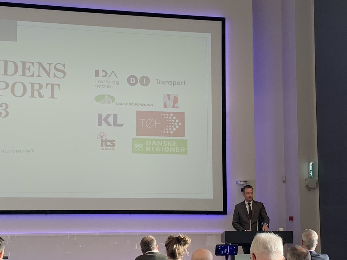 NoackRune's tweet photo. Fremtidens transport er grøn, lyder det fra transportminister ⁦@ThDanielsen⁩ på årets første transportkonference. Hos ⁦@DanskIndustri⁩ er vi klar til ægte grøn omstilling med fokus på de konkrete løsninger. #dktrp #dkpol https://t.co/l6cxcobrbN