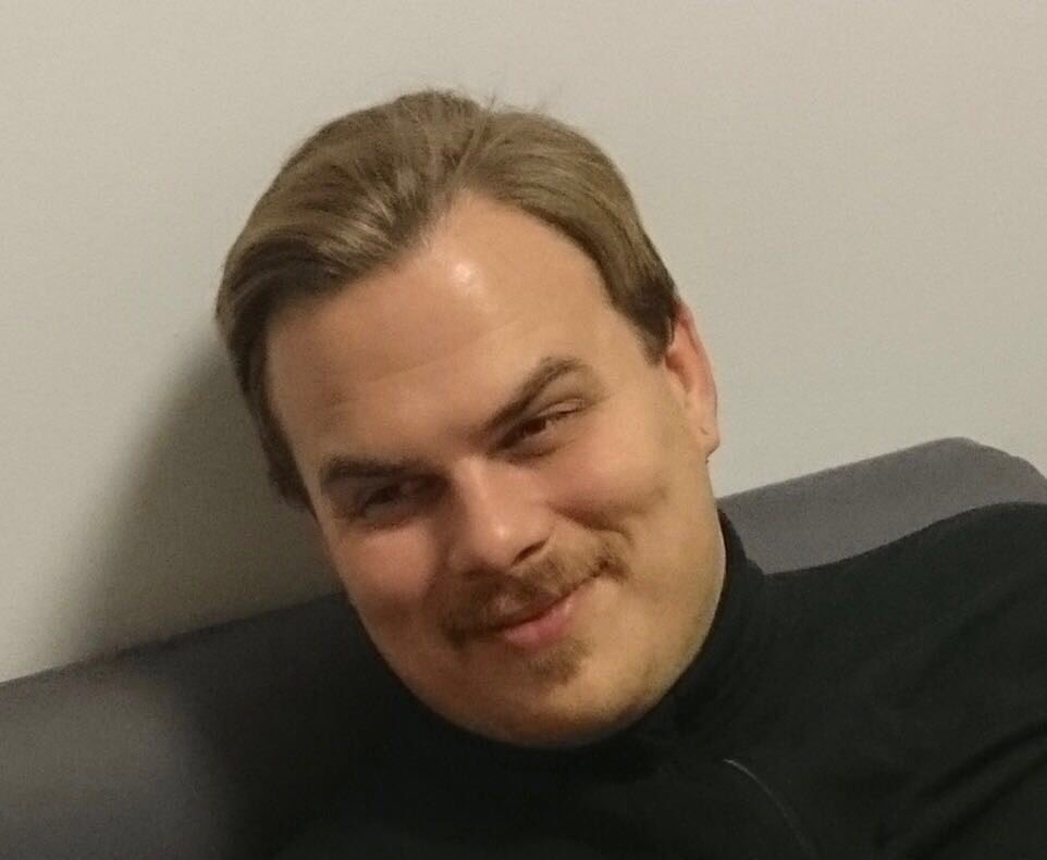 Sparky8522's tweet photo. Ajattelin laittaa teidän iloksi tämmöisenä sateisena maanantaina kuvan 8v takaa.
Oli muuten kysyntää naismarkkinoilla tohon aikaan, kuten varmaan kuvasta jo pystytte päättelemään.
Muistakaa että kaikkien teidän sisällä asuu kaunis ihminen.
Vahvaa maanantaita porukalle❤️ https://t.co/6n7MGehBCH