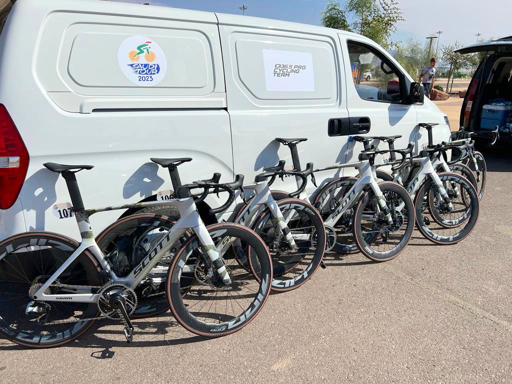 Pinarello_Q36_5's tweet photo. Pre-race vibes 😎

Stage 1 @thesauditour is ON.
As the action gets underway reminder that you can learn all about the race, our ambitions and our roster here: https://t.co/wyCqVH9Tyi

#SaudiTour #RacingTheFuture https://t.co/r07Z3ATLxw