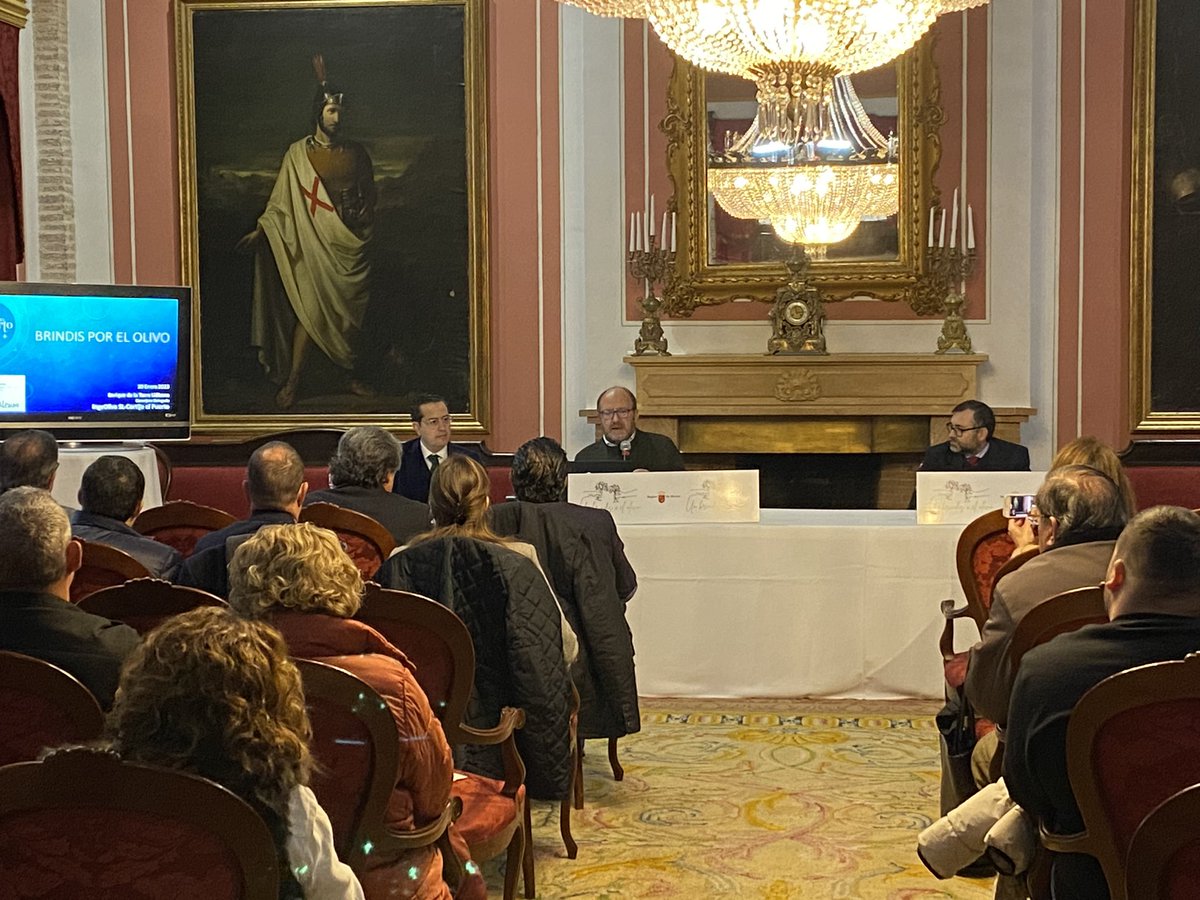 GastrOleum's tweet photo. A continuación vamos a escuchar a Enrique de la Torre, gerente de @CortijoelPuerto, que nos hablará sobre la biodinámica en el olivar.
#UnbrindisxelolivoRM https://t.co/BlozsFZUTt