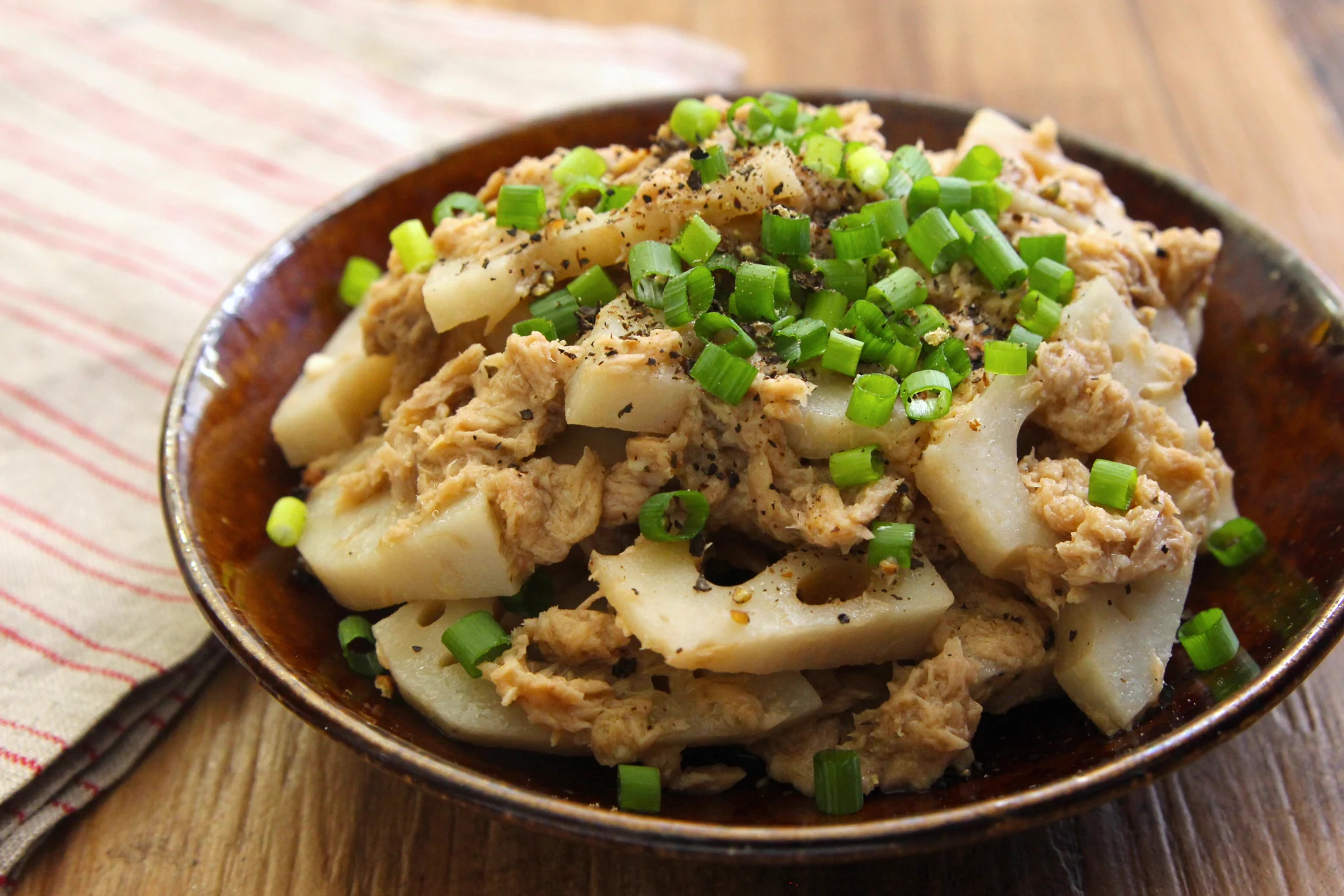 電子レンジで作れるからすごく簡単そう！美味しそうな、レンコン×ツナ缶レシピ！