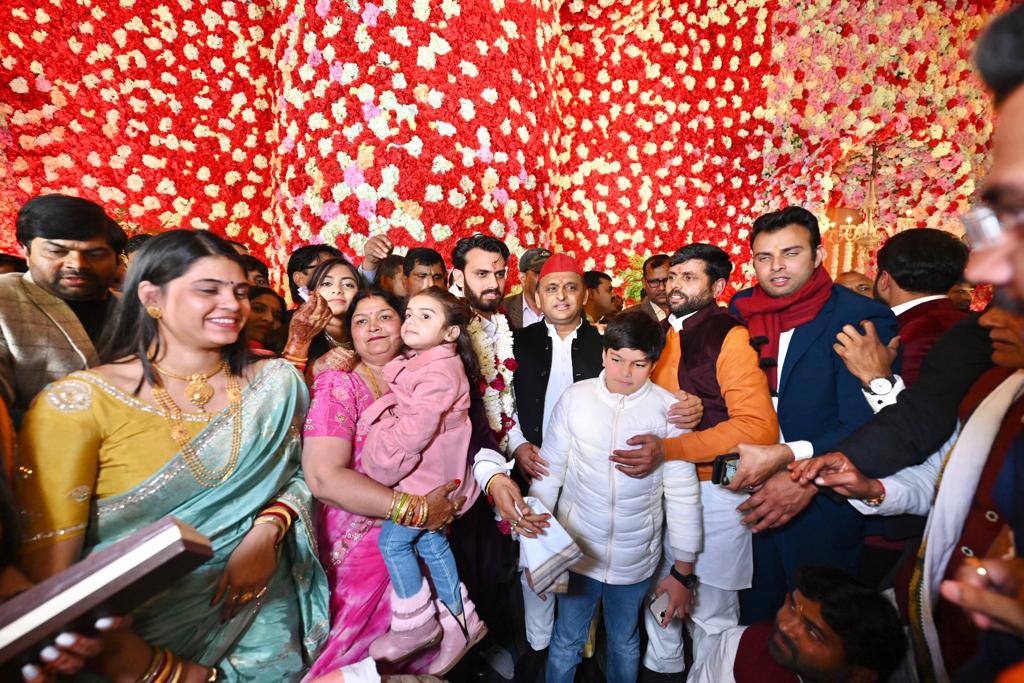 yadavakhilesh's tweet photo. @ फिरोजाबाद https://t.co/bWb5LeAQQo