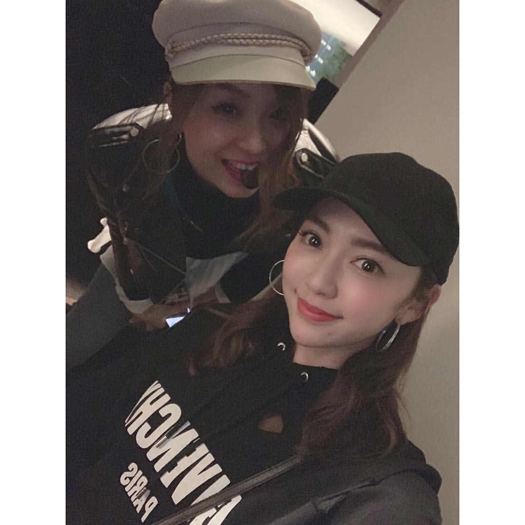 1797_candy's tweet photo. このイヤリングは事実で少し大きいですが、やはりシャネルの小さいイヤリングが好きです。 💕 (笑)

#ゴルフ好き #ゴルフ #ゴルフ女子 #コーディネート #ゴルフスイング #ゴルフ初心者 #ウェア #ゴルフ好きと繋がりたい #golf #golfwear #golfgirl #golfswing https://t.co/fSgbMdj9g6