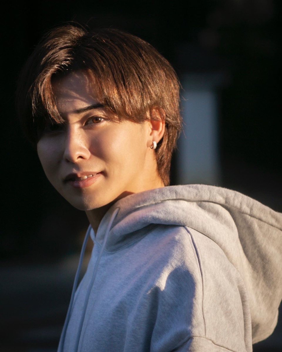 rf100_mr_01's tweet photo. 🌸報告🌸
ミスターオブミスター2023の投票が本日18時から約1ヶ月間毎日始まりました！

龍谷大学から宮本りなちゃんと2人出てるので@rf100_miss_05 
僕とりなちゃんの投票での応援よろしくお願いします！！

SHOWROOMでの配信もあるのでそちらもぜひ！
⬇️投票サイト⬇️
https://t.co/HnwiKEgsaJ https://t.co/jYUHzsJBPt