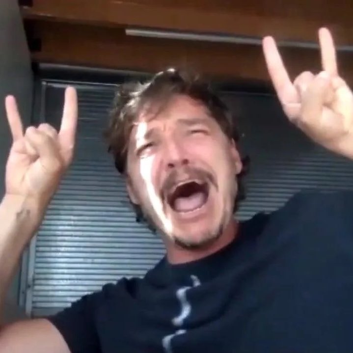 blurayangel's tweet photo. Me going into                              Me after
#TheLastOfUsHBO 
episode 3 https://t.co/TXAoqOVqJg