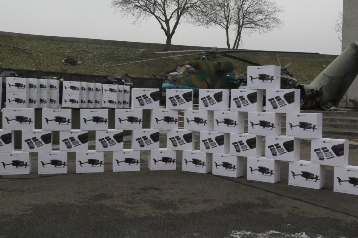 KnabeSanny's tweet photo. Die Drohnen wurden von der #MetinvestGroup – „#SteelFront“ übergeben. Seit dem 24.2.2022 hat die Gruppe mehr als 1.000 Drohnen an verschiedene Einheiten der 🇺🇦#Verteidigungskräfte übergeben &🇺🇦 Verteidigungskräfte für mehr als 1,5 Mrd. UAH unterstützt.💪🇺🇦 https://t.co/W35vdwbcIw