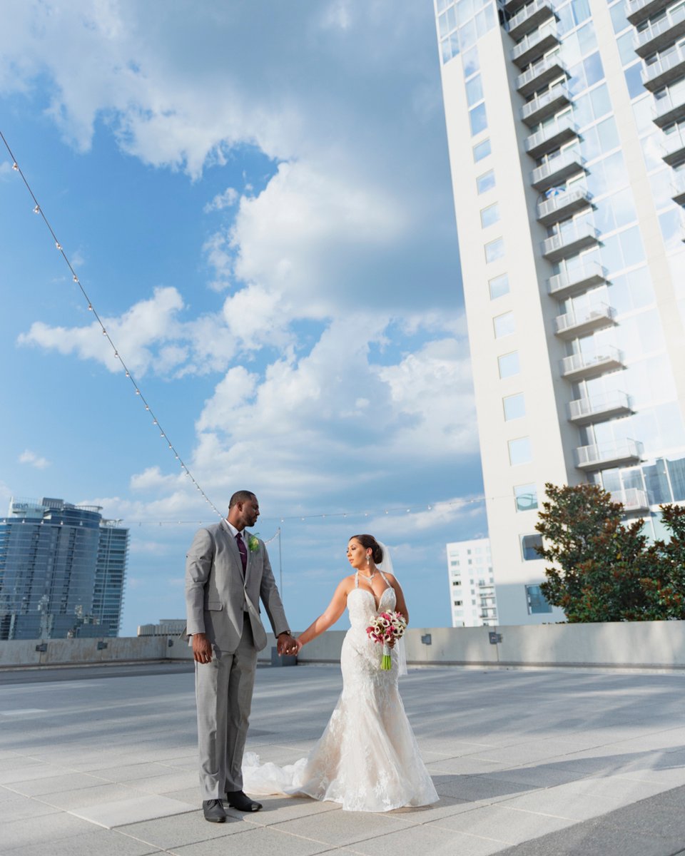 MinervaPhoto's tweet image. Rooftop weddings ♥️ 
.
@vic_x24 @allsmiles_jiles @thebalconyorlando @cocktails_catering @its_tasty_too @otownflowers @djjohnnybc @goldenempressnails @minervaphotography
.
#thebalconyorlando #thebalconyorlandowedding #balconyorlando #balconyorlandowedding #balconywedding #down
