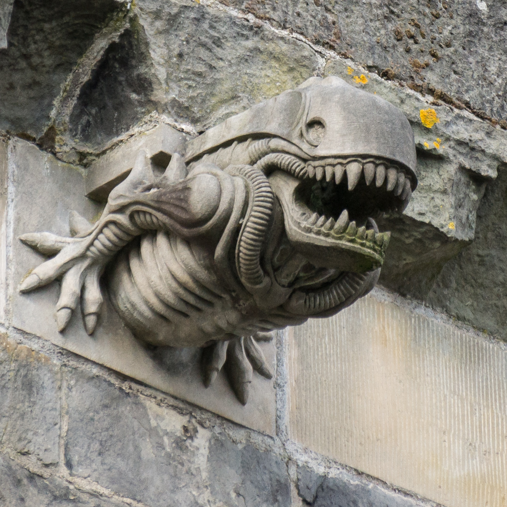 konstructivizm's tweet image. In the early 90s, Stonemasons secretly added an alien to the gargoyles of Paisley Abbey in Scotland.