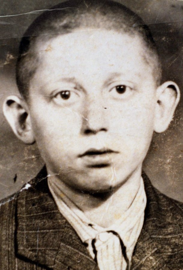 30 January 1931 | A Hungarian Jewish boy, Béla Lörincz, was born in Szamoskrassó (Cărășeu). 

In 1944 he was deported to #Auschwitz. He did not survive.