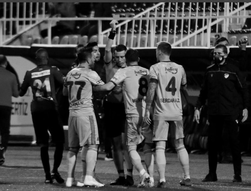 Speedy_Carloss_'s tweet photo. 🚨SKANDAL ATAMA 🚨

Sabri Celik yapay zekayı galatasaray şampiyon yapmak icin ayarlamış yada bu yeni MHK'de galatasaraylı.

Ads - Fenerbahce macına Ali Palabıyıkı atamak nedir ?
galatasarayın acıklamalarından sonra üc ay sonra görev alacak Ali Palabıyık diyet mi ödeyecek ? https://t.co/1YEODSKQtV