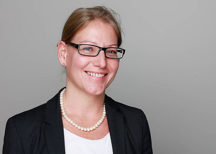BurkhardtPhilip's tweet photo. "Eine Differenz beim Lohn heisst nicht, dass eine #Lohndiskriminierung vorliegt". Das sagt Conny Wunsch, Professorin für Arbeitsmarktökonomie an der @UniBasel in der @NZZ. 
Die Darstellung der Diskriminierung der #Frauen sei zwar weit verbreitet, "sie stimmt so aber nicht". (1/5) https://t.co/ednfhF1nyu