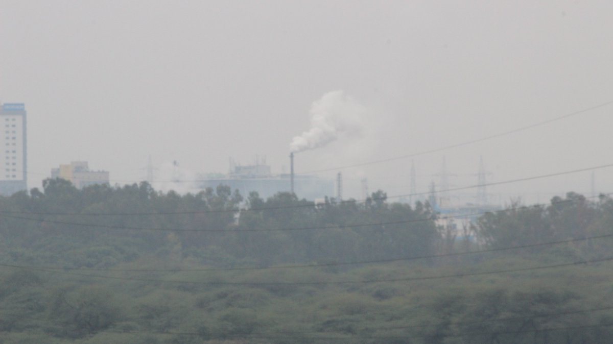 LokParitraan's tweet photo. This is the state of #Pollution control in #NCR @CPCB_OFFICIAL.
This view is from SiteC, an area between @OfficialGNIDA & @noida_authority
These factories continue to pollute unabated 24X7.
@UppcbN @UPPCBLKO @cleanoida @rouppcbgbn https://t.co/gDyQ8v1N7B