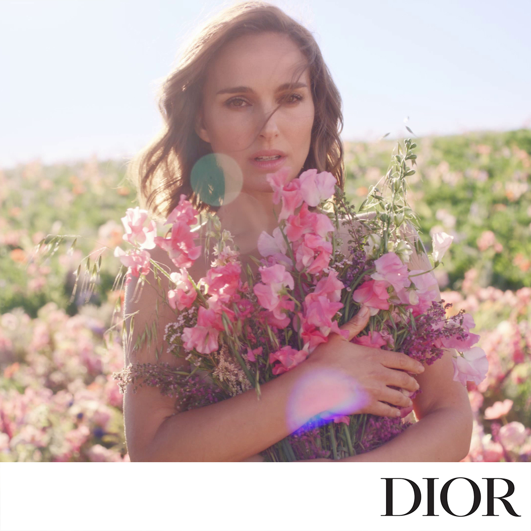 愛は、花束のように 輝くクチュール ボウを纏った、新ミス ディオール