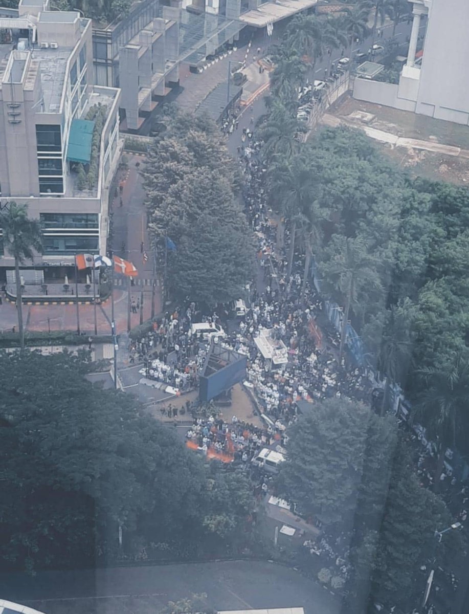 eventseruid's tweet photo. 15:45wib, Depan Kedubes Swedia ud stag tidak bergerak, silahkan cari alternatif jalan lain Jakartans.

#demokedubesswedia

#jakartaterkini dekat dengan #jakarta https://t.co/frkMnh4whv