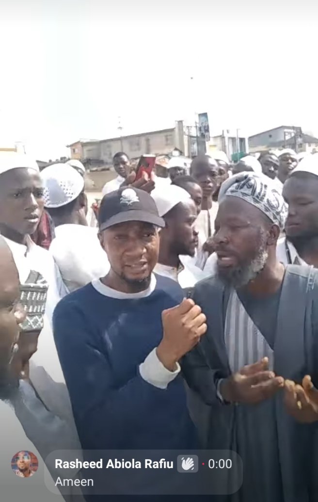 muslimnews_NG's tweet photo. Thug rapes Niqobite in Mosque

An unfortunate incident happened on Sunday in Ibadan, Oyo, when the son of a road transport union sneaked into a #mosque and raped a #niqobite. Some concerned #Muslims led by Sheikh Amubieya held a peaceful walk, demanding #justice for the victim. https://t.co/16UFirqf4Q