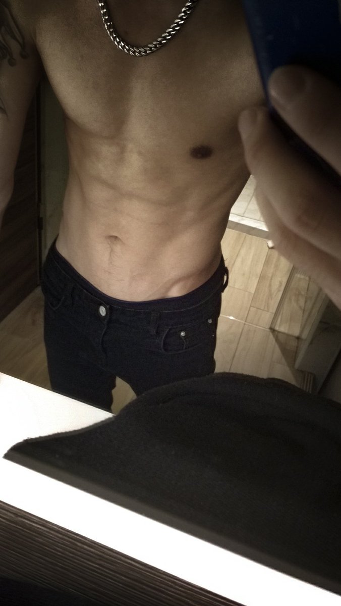 當 horny 與 emo 共存
下手便比尋常更狠
試問誰能承受得住

跟誰都認識
跟誰都不熟
非關難處
不過個性爾爾