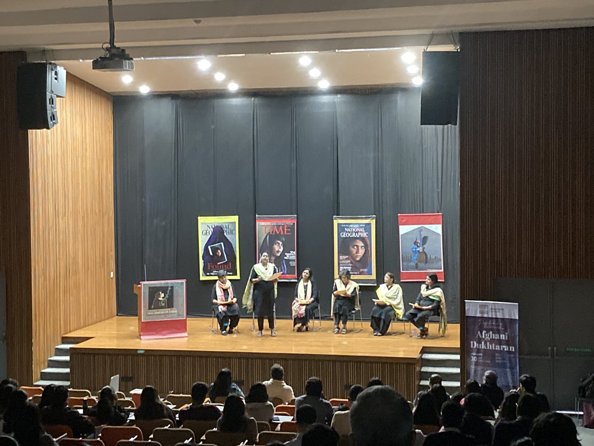 swatimeraki's tweet photo. Attended such a powerful performance today, ‘Afghani Dukhtaran’ (Afghani daughters) by the brilliant women from Raschakra, directed by Vinod Kumar and scripted by Purwa Bharadwaj!
#AfghanWomen #womenstalesfromafghanistan #performativereading #womensresistance #womensresilience https://t.co/U0IbrtIn3g