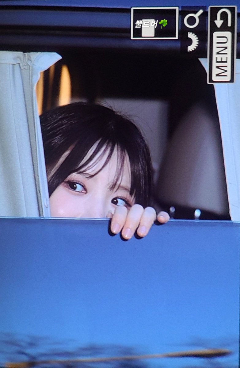 hbjy0927's tweet photo. 230130 송하영 주간아 퇴근길 preview

🍞

#송하영 #fromis_9 
#SONGHAYOUNG 
#프로미스나인 @realfromis_9 https://t.co/sCoAVMd8G3