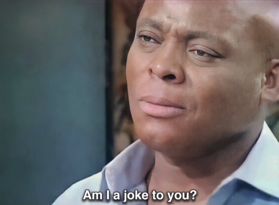 Lui : Regarde ce nuage mon amour, on dirait un dragon ! 

Elle : Haha non, c’est une vache !!

Le gars qui a fait le nuage: