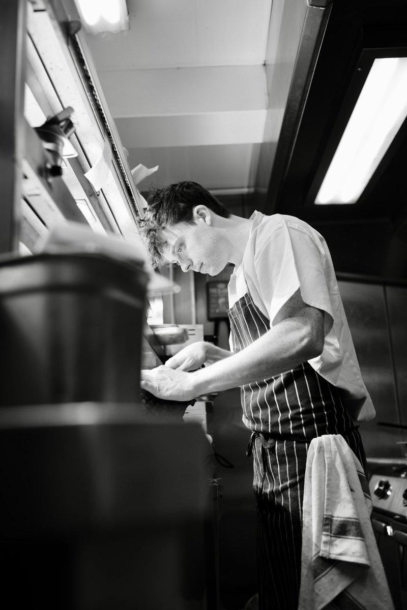 HarryHolland99's tweet photo. Yes Chef https://t.co/J75DFJh88E