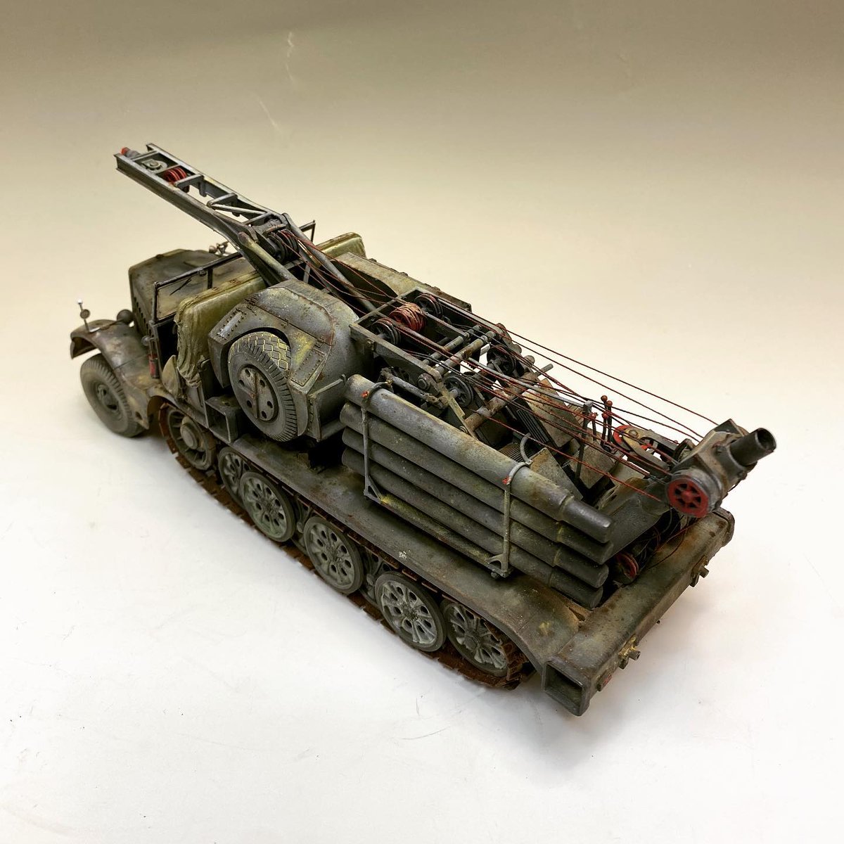 WIP3D_'s tweet photo. Famo con Gru Demag 10 ton
Conversion by us
Famo kit #TamiyaItalia
Figure #RoyalModel
1/35th scale
(Model by Vincenzo Lanna)
#stampanti3dmodena #3d #3dprinted #3dprint #3dprinting #stampa3d #modellismo #resinmodel #resinkit #scalemodel #plasticmodel #modelkits #3dprintedmodel https://t.co/vD65rsvFSi