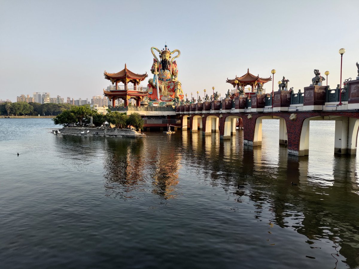 DanielInTaiwan's tweet photo. Some more photos of #Kaohsiung's Lotus Pond
#Taiwan https://t.co/laB2Ee1z5Q