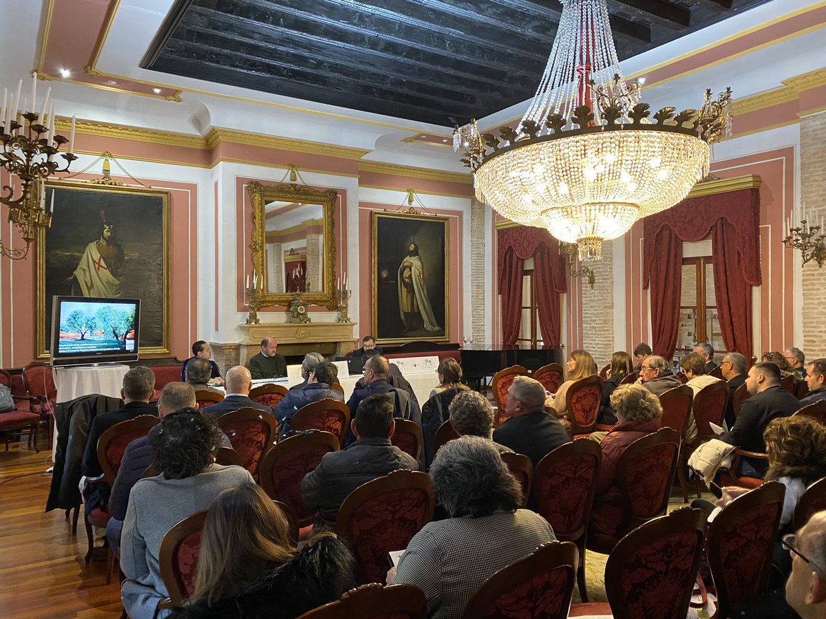 La tercera conferencia de #UnbrindisxelolivoRM corre a cargo de Esteban Carneros, director de Relaciones Corporativas de @DcoopSCA, que nos está hablando sobre cómo hacer sostenibles, competitivas y rentables las explotaciones.