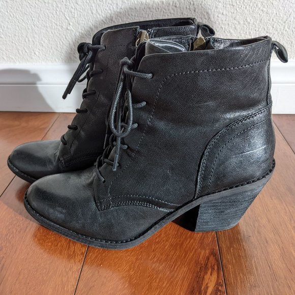 radiance1992's tweet photo. So good I had to share! Check out all the items I'm loving on @Poshmarkapp #poshmark #fashion #style #shopmycloset #sofft: https://t.co/v5mniStZiY https://t.co/uEwk0RFwdq