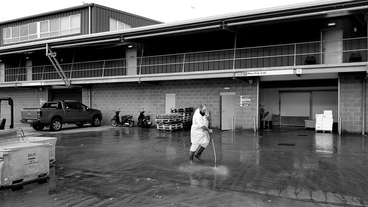 Washing down our Grimsby processing centre! High capacity fish processing means we can supply our wonderful customers' needs. Call 01279 501051 to order or open an account.
-
#seafood #wholesaler #fishermen #chef #chefs #londonchefs #freshproduce #restaurant #restaurants