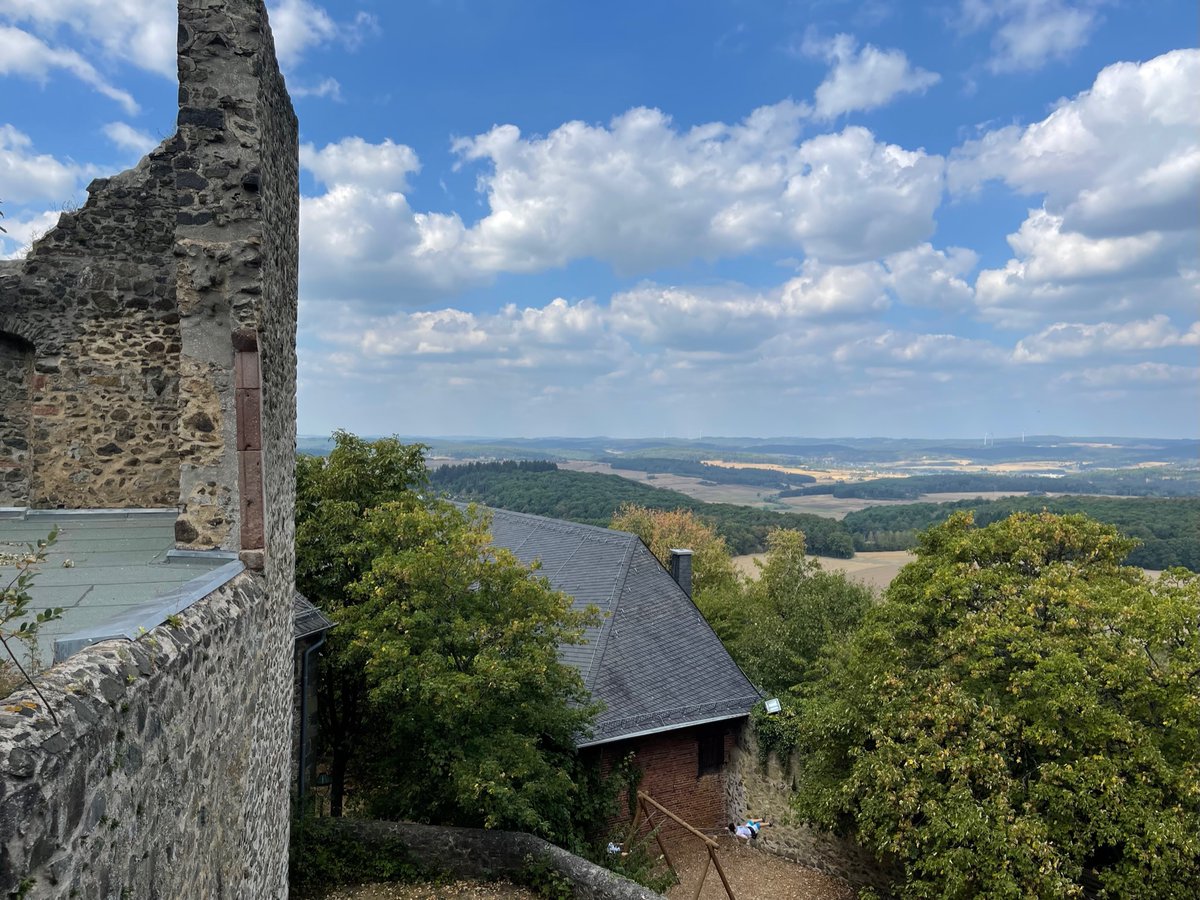 valentinhelling's tweet photo. Auf der Suche nach einer neuen Wirkungsstätte? Wir suchen DICH für die Schulneugründung auf der Burg Hohensolms! 👉https://t.co/LwJ9gGFrTx #twlz Gerne #retweet https://t.co/AxDBYP4tE3