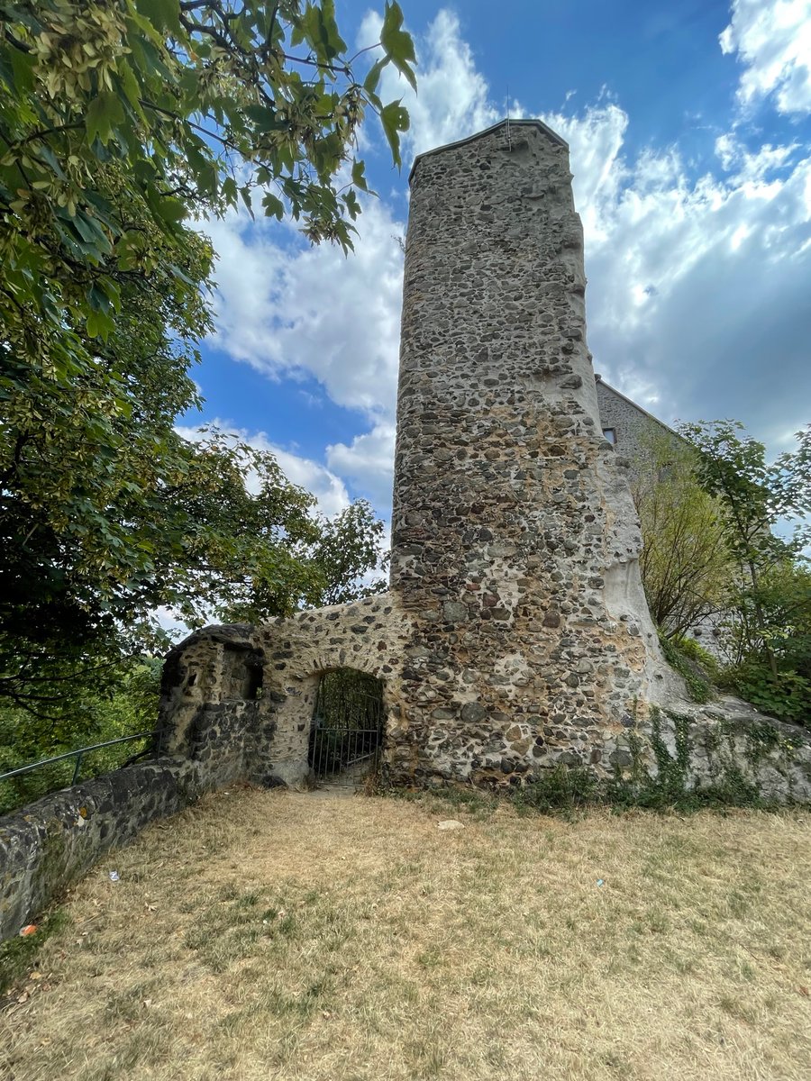 valentinhelling's tweet photo. Auf der Suche nach einer neuen Wirkungsstätte? Wir suchen DICH für die Schulneugründung auf der Burg Hohensolms! 👉https://t.co/LwJ9gGFrTx #twlz Gerne #retweet https://t.co/AxDBYP4tE3